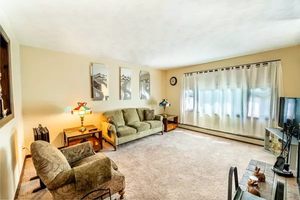 Raynham, MA 02767,526 Judson St