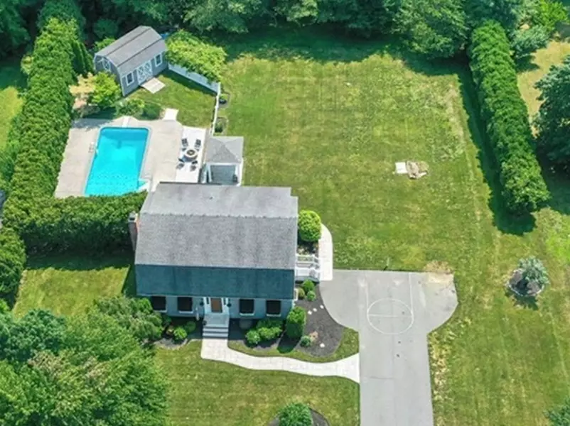 6 Reservation Rd, Acushnet, MA 02743