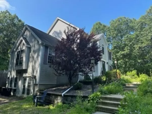 100 Fiskdale Rd, Brookfield, MA 01506