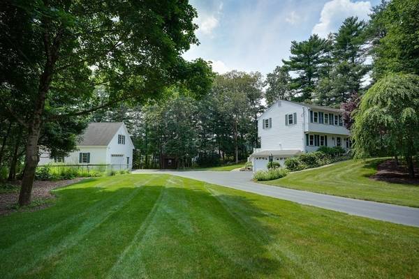 Walpole, MA 02081,7 Pine Hill Dr