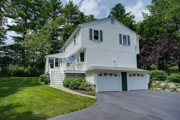 Walpole, MA 02081,7 Pine Hill Dr