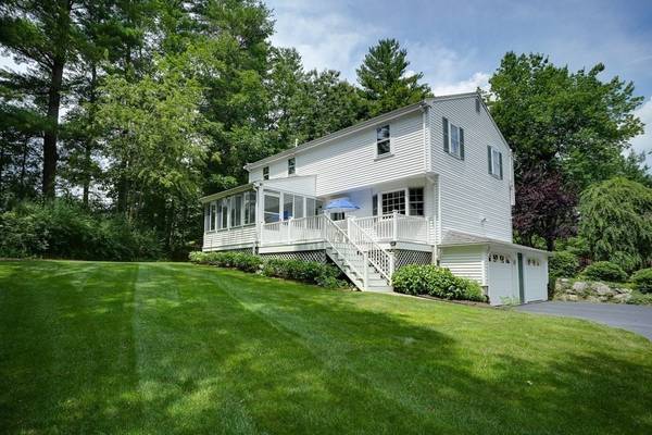 Walpole, MA 02081,7 Pine Hill Dr