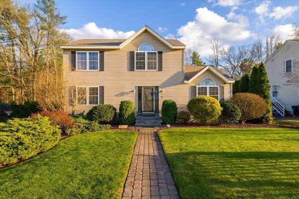 20 Colonial Dr, Southbridge, MA 01550