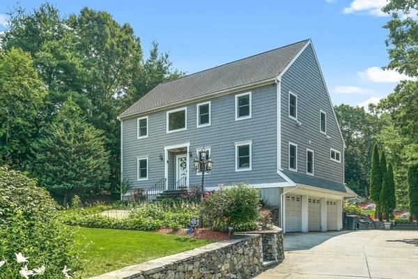 93 Pondview Ln, Stoughton, MA 02072