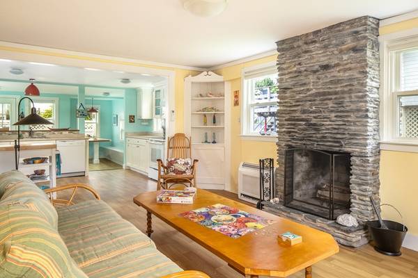 19 Channel St, Mattapoisett, MA 02739