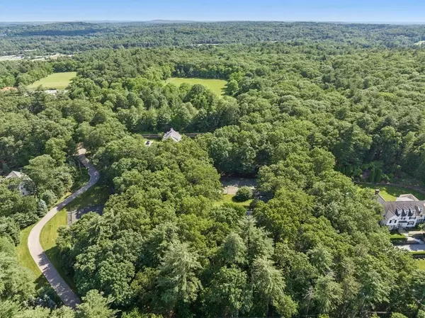 Weston, MA 02493,12 Meadowbrook Rd
