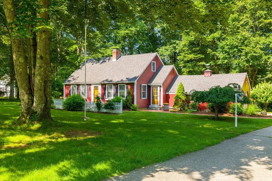 21 Old Farm Rd, Sturbridge, MA 01566