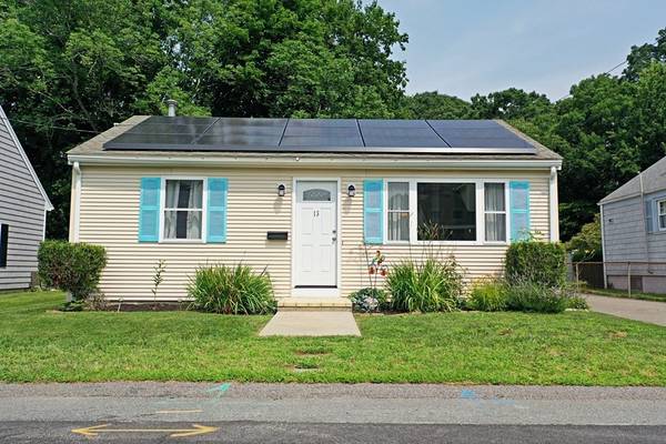 13 Costa St, Dartmouth, MA 02747