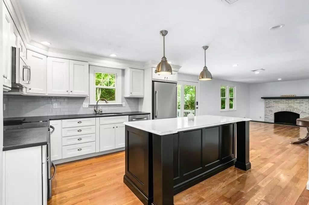 Hingham, MA 02043,3 Chatham Circle
