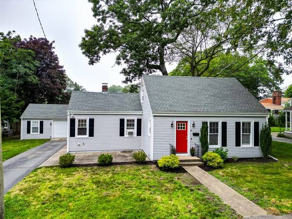 45 Sheldon St, Dartmouth, MA 02747