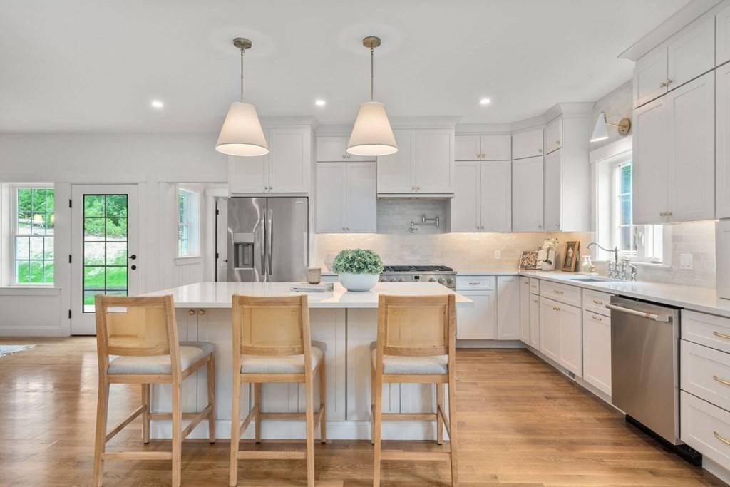 Duxbury, MA 02332,3 Modoc Street