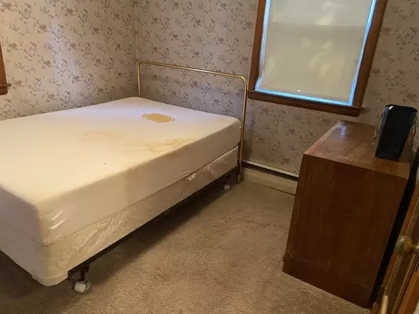 Southwick, MA 01077,27 Feeding Hills Rd