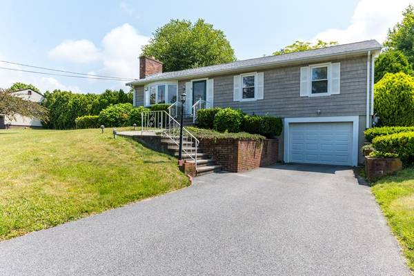 8 Diamond Court, Dartmouth, MA 02747