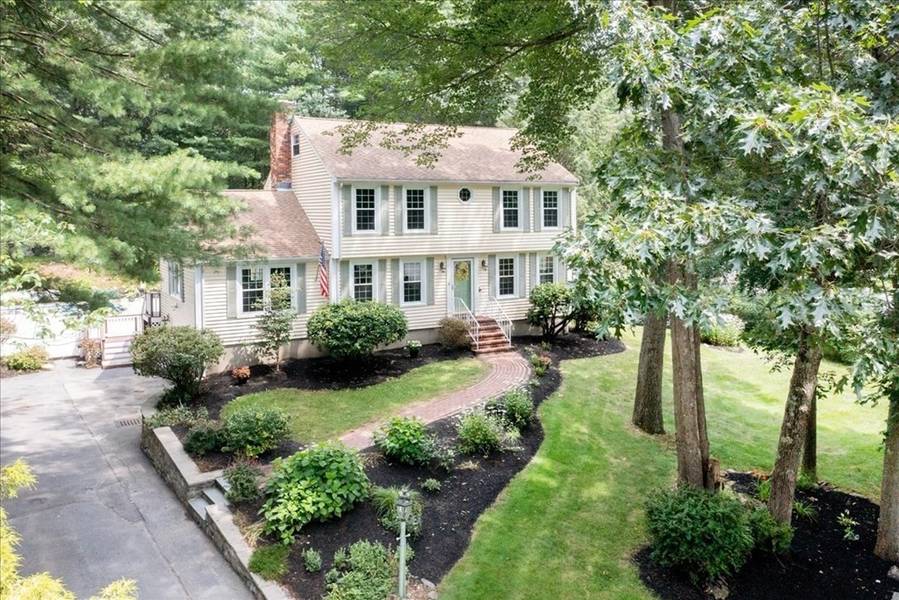 31 Stonecleave Rd, North Andover, MA 01845