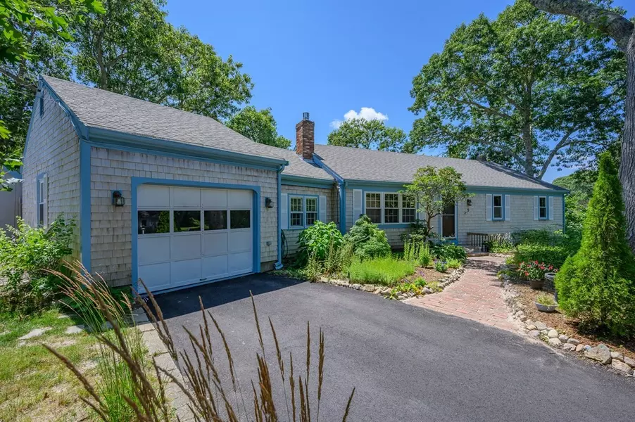 9 Park Ln, Brewster, MA 02631