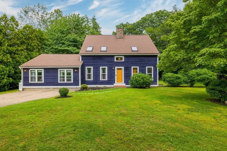 34 Willard Rd, Sturbridge, MA 01566