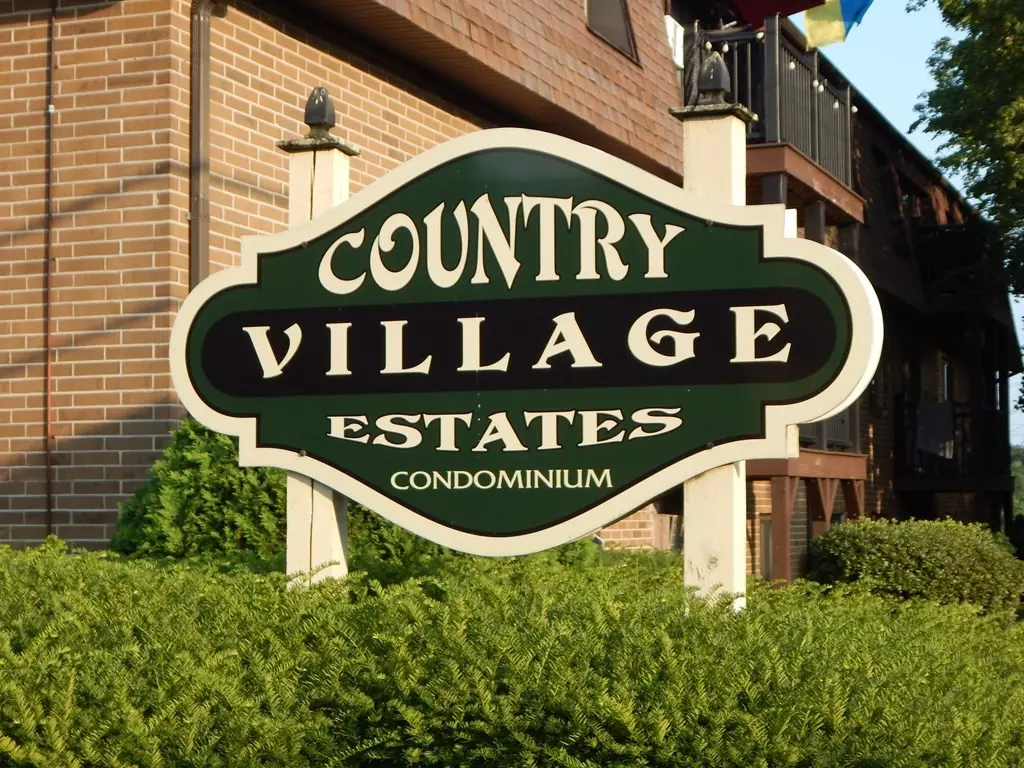 Taunton, MA 02780,816 County St #9