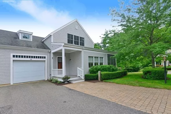 Rochester, MA 02770,15 Hathaway Pond Cir #15