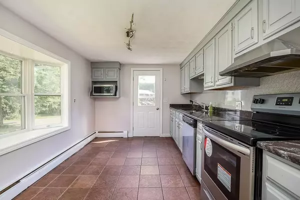 Raynham, MA 02767,270 Elm St W