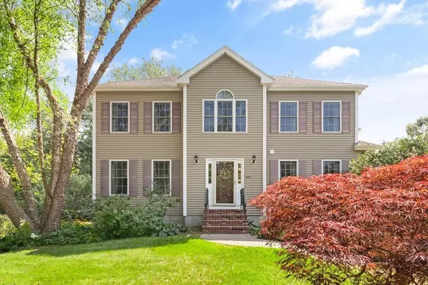 445 King Philip St, Raynham, MA 02767