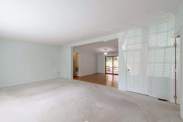 Plymouth, MA 02360,141 Old Ponds Road