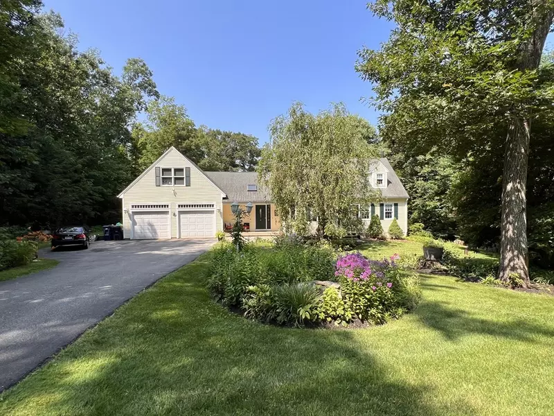 5 Wells Park Rd, Sturbridge, MA 01566