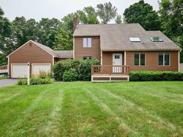 2 Kings Row Ln, Framingham, MA 01701