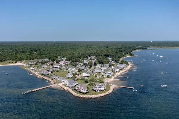 Mattapoisett, MA 02739,58 Shore Dr