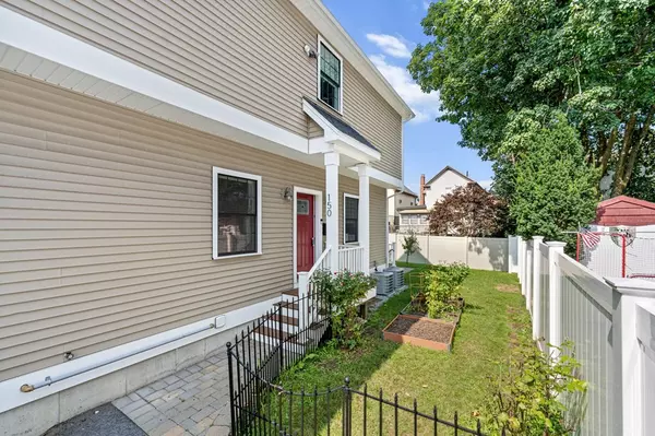 Newton, MA 02458,150 Chapel Street #150