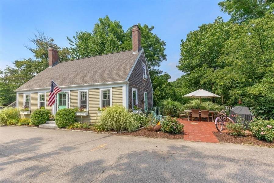 8 Green Street Court, Hingham, MA 02043