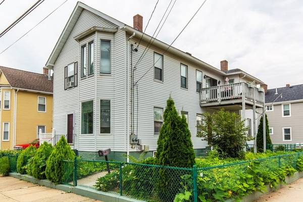 102 Meadow St, Pawtucket, RI 02860