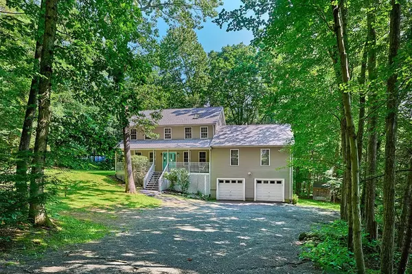 16 Maplecrest Dr., Belchertown, MA 01007