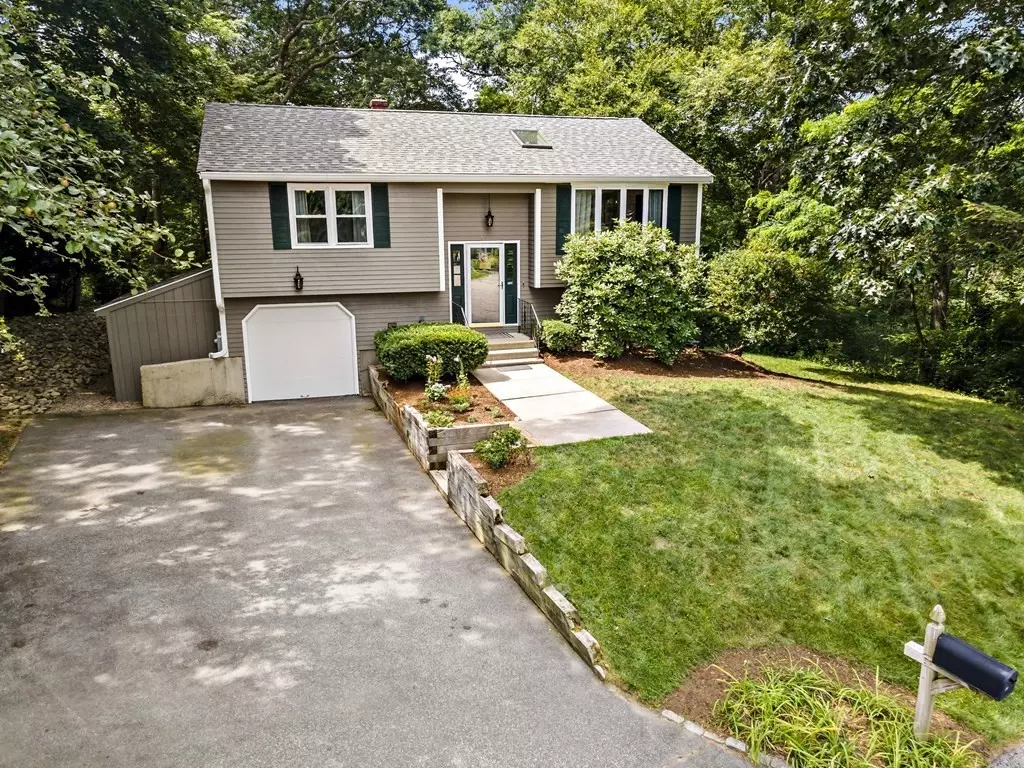 Seekonk, MA 02771,22 Deborah Cir