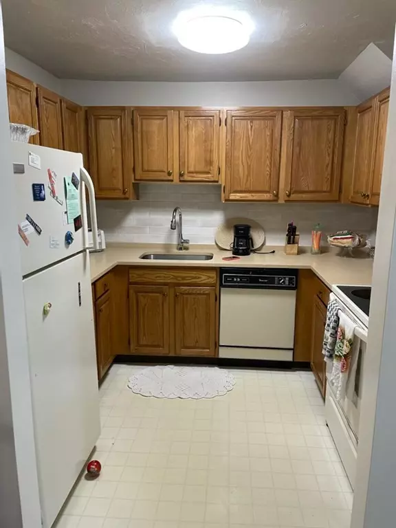 Rockland, MA 02370,27 Hobart Ln #27