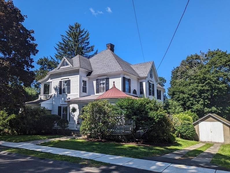 6 Cedar St, Clinton, MA 01510