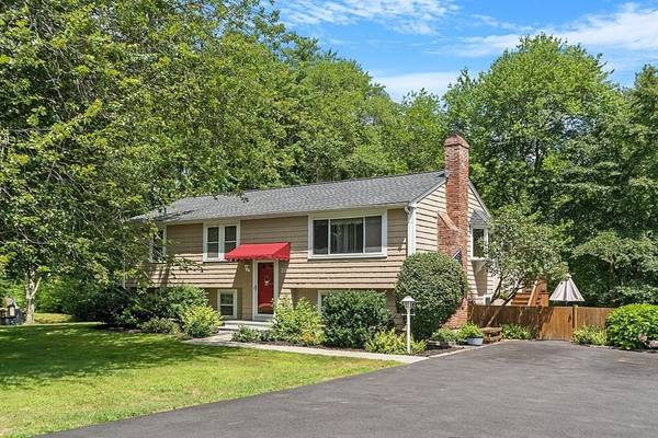 20 Brook Cir, Hanover, MA 02339