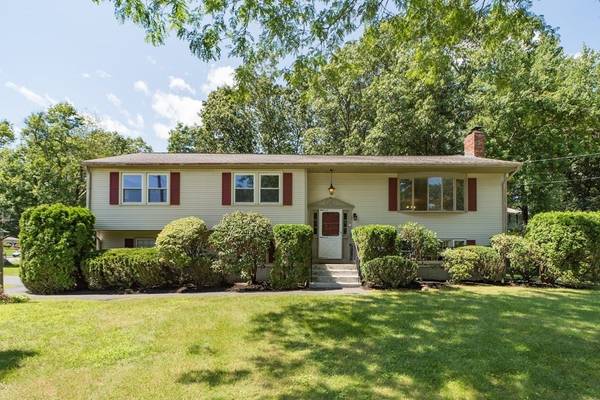 7 Spring Valley Rd, Medfield, MA 02052