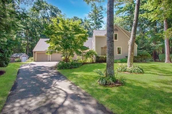 22 Pinewood Dr, Marion, MA 02738