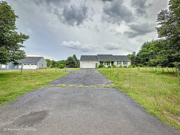 202 Pomeroy Meadow Rd, Southampton, MA 01073