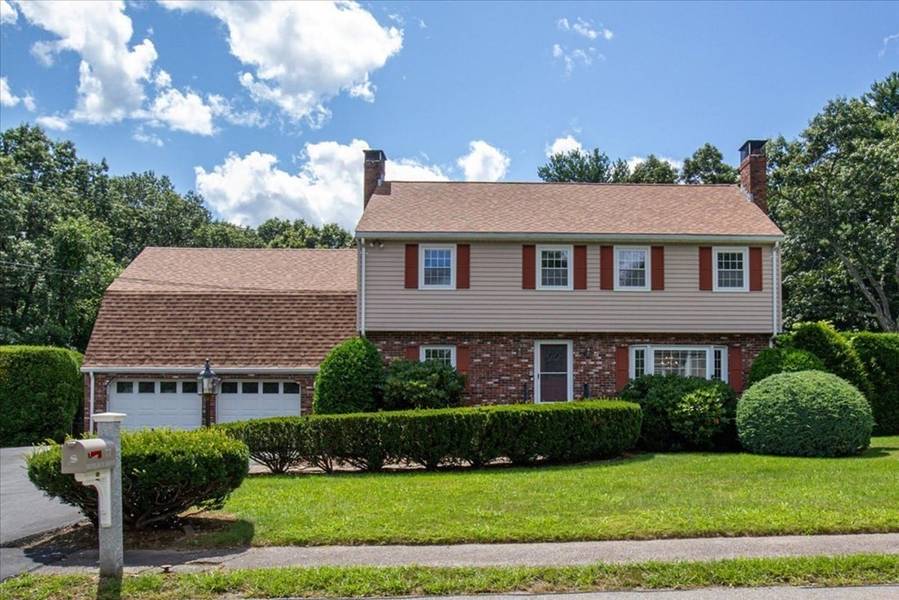 77 Hemlock Dr, Westwood, MA 02090