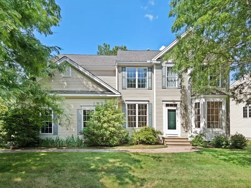 11 Bay Farm Ln, Grafton, MA 01560