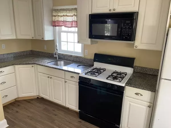 Wareham, MA 02571,30 Cromesett Rd