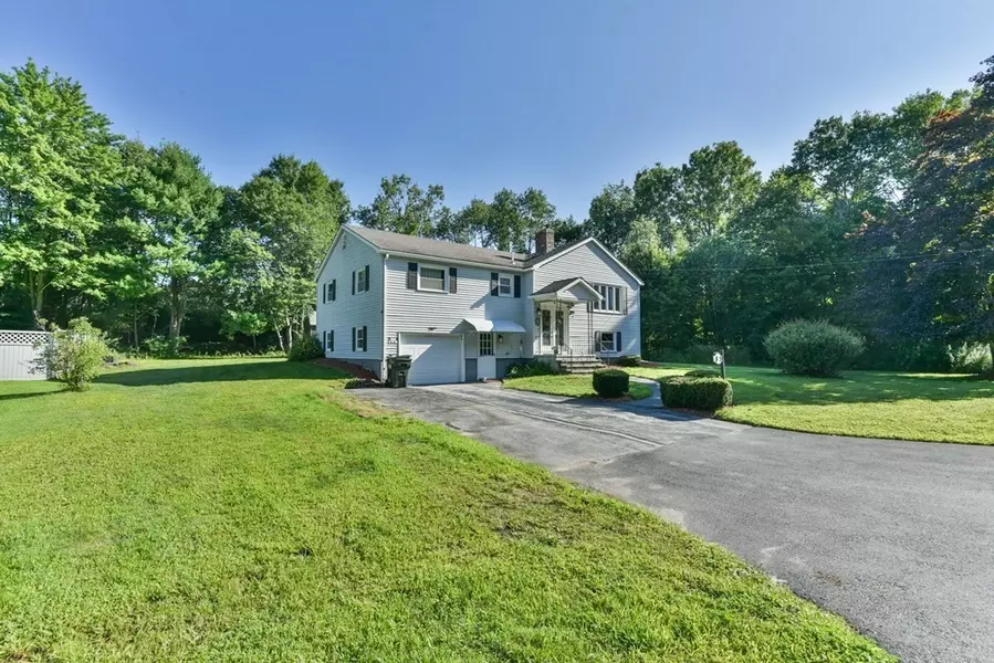 85 Klebart Ave, Webster, MA 01570