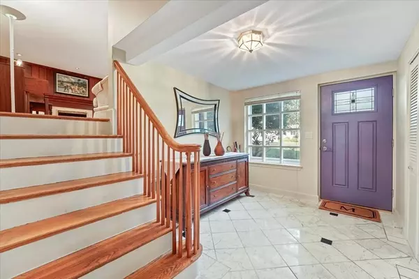 Westwood, MA 02090,110 Country Ln