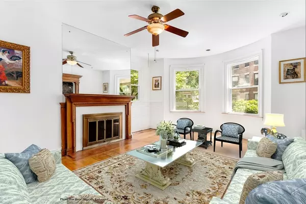 Brookline, MA 02446,8 Naples Rd #1