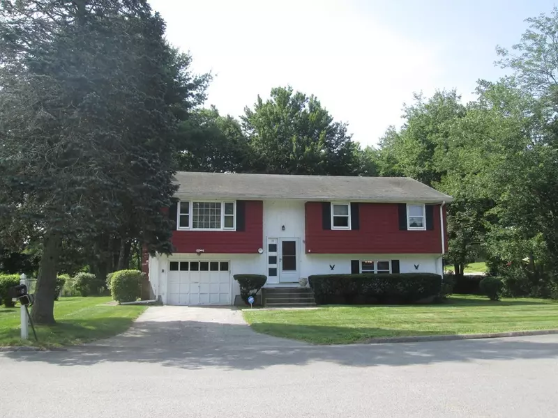 19 Victoria Dr, Webster, MA 01570