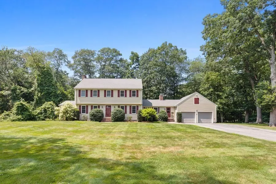 2 Powder Hill Rd, Lynnfield, MA 01940