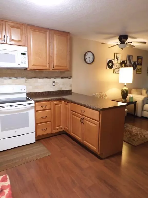 Agawam, MA 01001,224 Beekman Dr #224