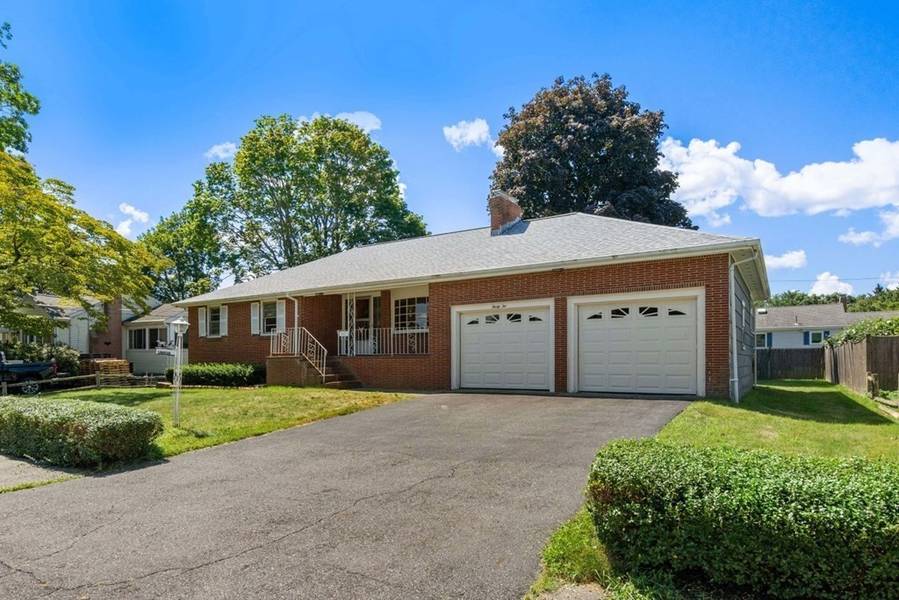 32 Redwood Dr, Norwood, MA 02062