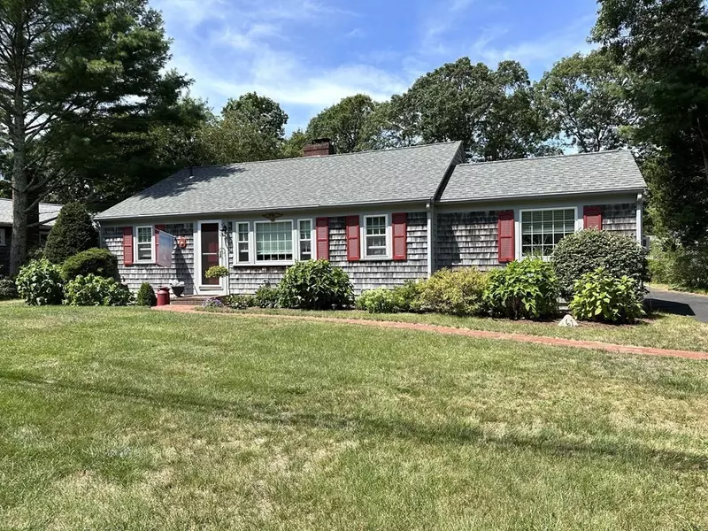 61 Seaview Ave, Yarmouth, MA 02664